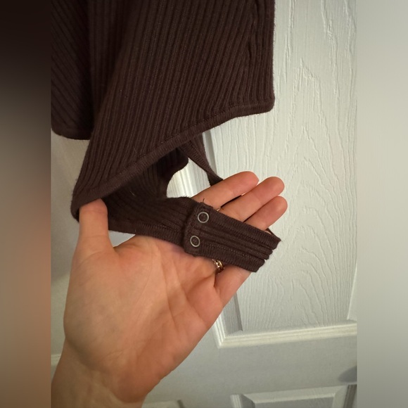 A&F Ribbed Bodysuit 🤎 - Picture 3 of 4